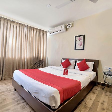 Oyo 674 Apartment Hotel Manar Luxury Suites Hyderabad Esterno foto