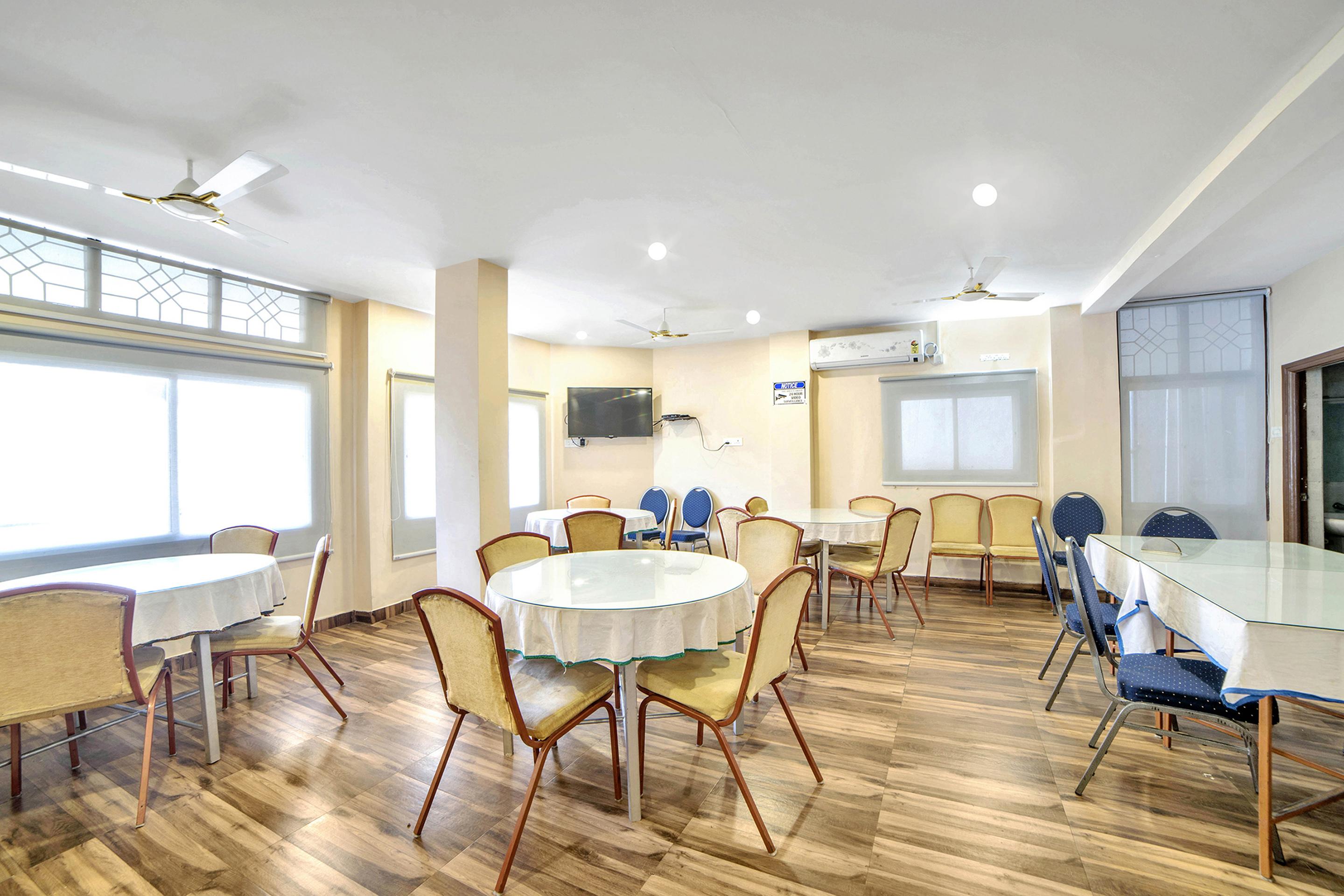Oyo 674 Apartment Hotel Manar Luxury Suites Hyderabad Esterno foto